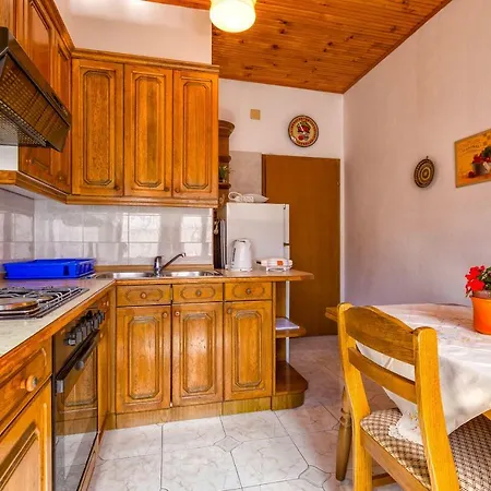 Apartment Pleasant With Seaview Mali Losinj