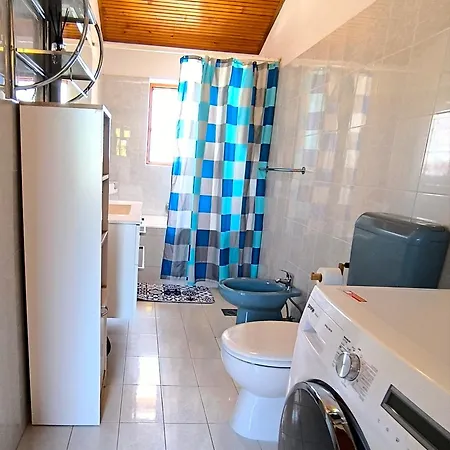 Апартаменты Pleasant With Seaview Мали-Лошинь