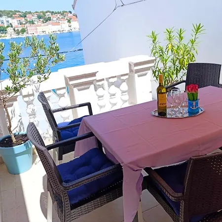 Pleasant With Seaview Апартаменты