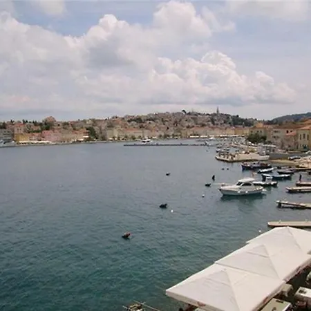 Pleasant With Seaview Apartamento Mali Lošinj
