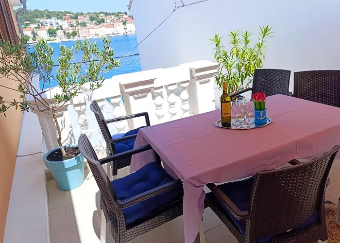 Pleasant With Seaview Apartment